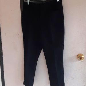 So Slimming Chicos Crop Capris. Size 0.